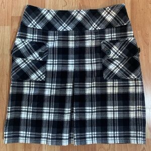 NWT-Ann Taylor Loft Black & White Plaid Skirt 
Size 2 (fits like a size 3/4)
